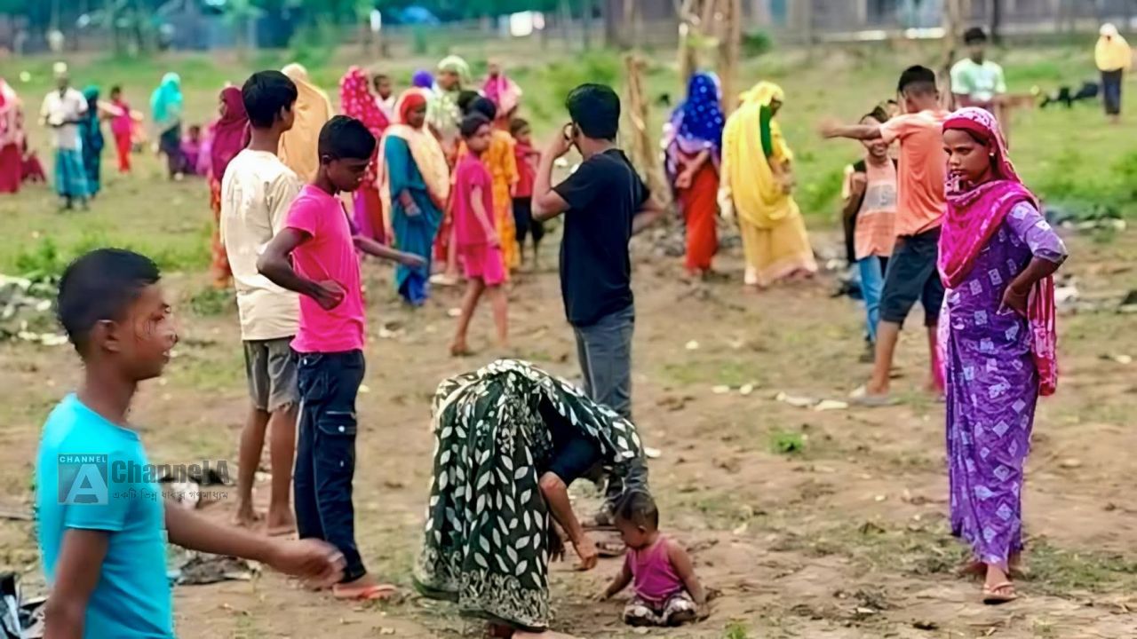 ঠাকুরগাঁওয়ে মাটি খুঁড়লে মিলছে সোনা, জনতার ভিড়