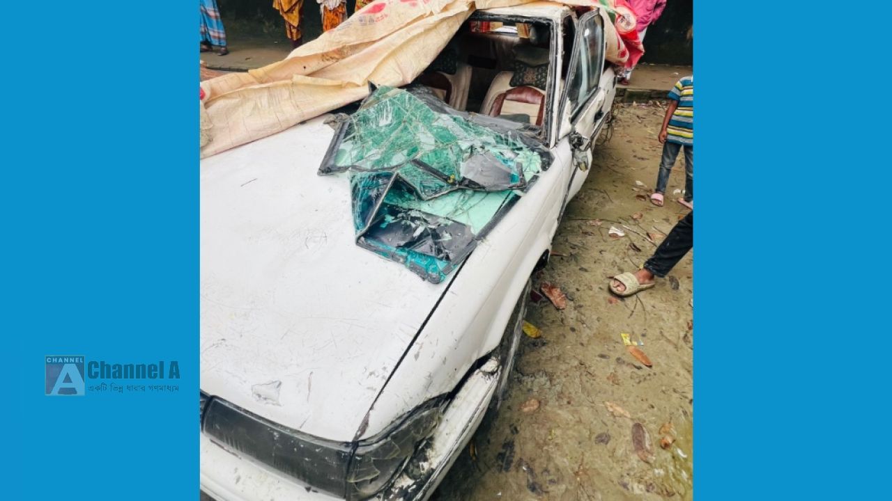 নোয়াখালীতে প্রশিক্ষণ প্রাইভেটকার পুকুরে পড়ে তরুণের মৃত্যু