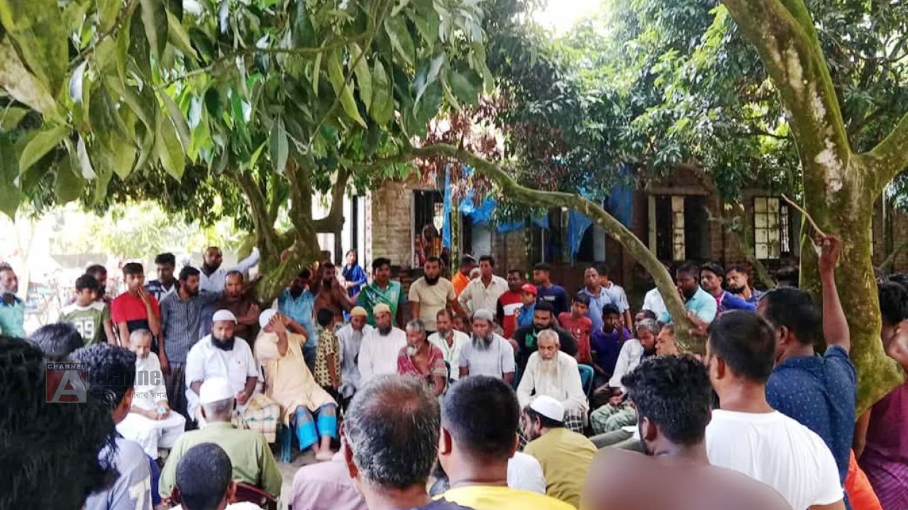 ঠাকুরগাঁওয়ে পরকীয়া ঘটনাকে কেন্দ্র করে এক ব্যক্তিকে একঘরে রাখার অভিযোগ।