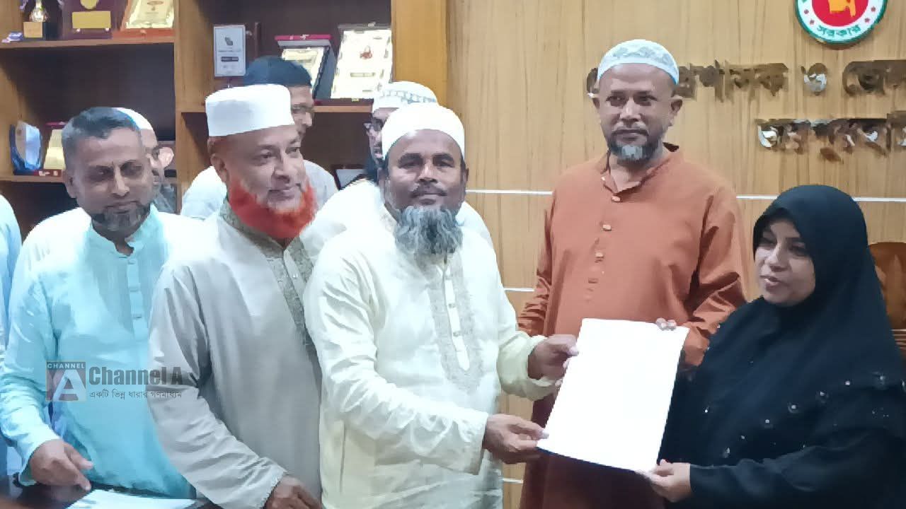 জয়পুরহাটে জামায়াতে ইসলামীর পক্ষ থেকে পাঁচ দফা দাবিতে মিছিল ও স্মারকলিপি প্রদান