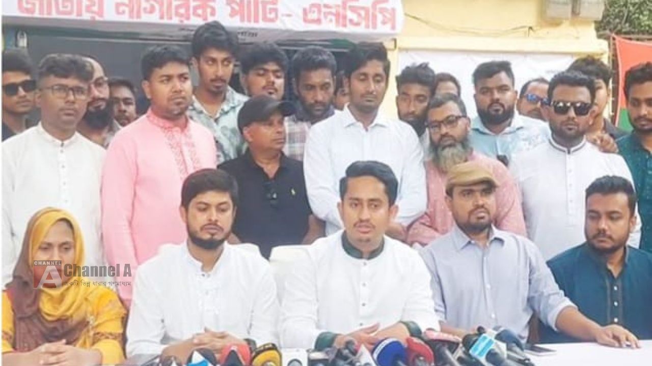 বগুড়ায় এনসিপির সভাস্থলে ককটেল হামলা, অল্পের জন্য রক্ষা সারজিস আলমের