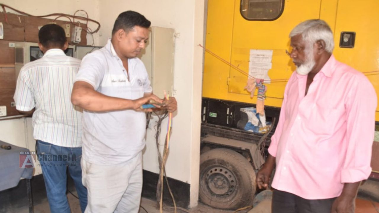 বিদ্যুৎহীন পাম্পে পানিবন্দি শহরবাসী, থামছে না তার চুরির মহোৎসব