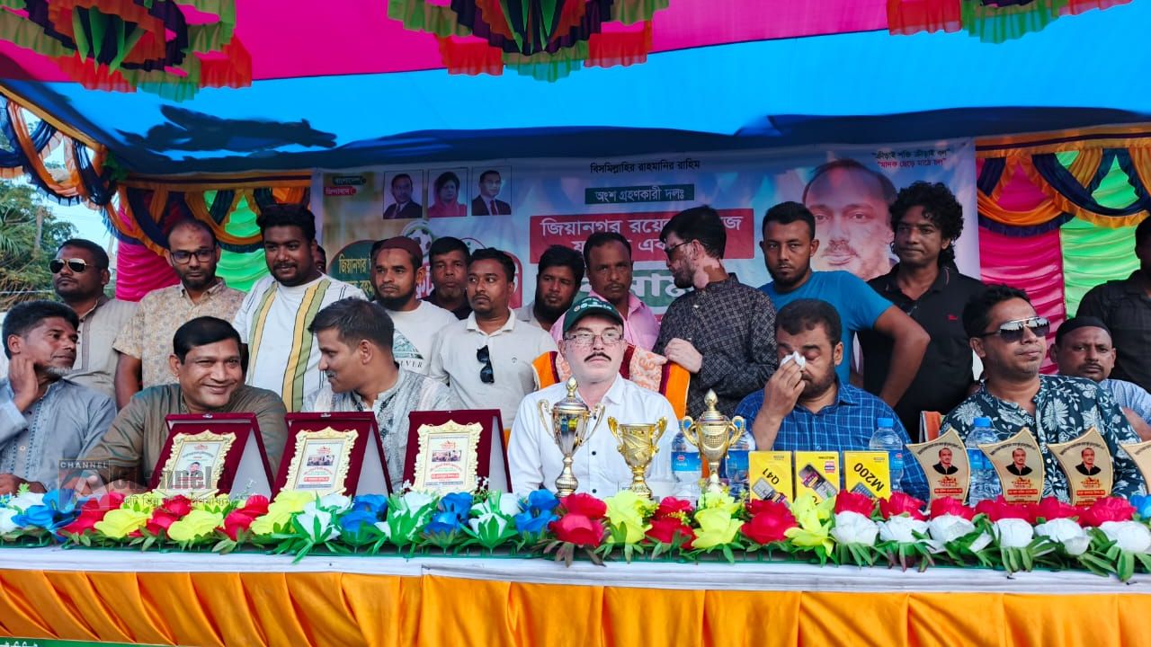 পিরোজপুরে আরাফাত রহমান কোকো স্মৃতি ফুটবল টুর্নামেন্ট অনুস্ঠিত