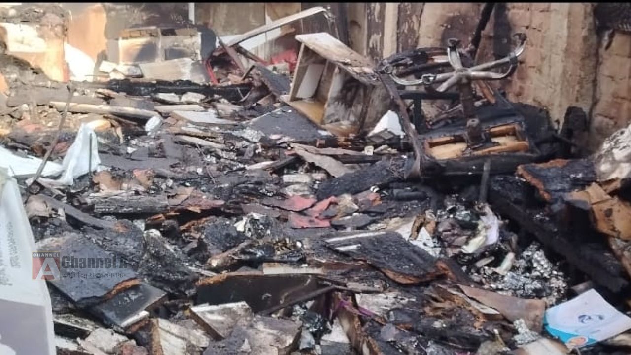 কসবা কুটি বাজারে ভয়াবহ অগ্নিকাণ্ড 