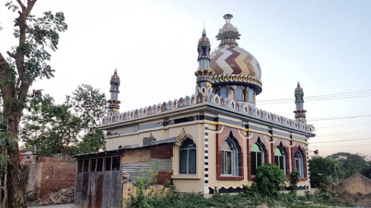 পটিয়ায় মাজারের দানবাক্স লুটের অভিযোগ ‘মিথ্যা ও বানোয়াট’: স্থানীয়দের দাবি হিসাব চাওয়ায়র জের