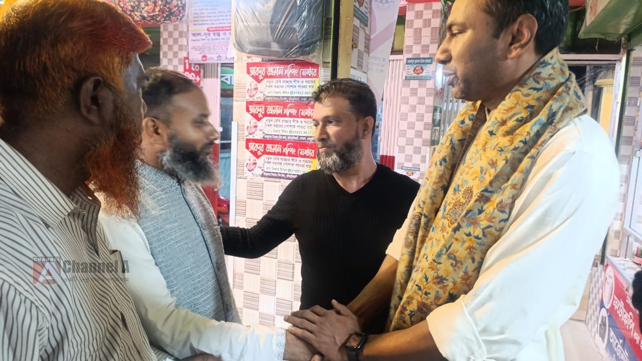 শাপলা কলি প্রতীকে ভোট চান সুলতান মুহাম্মদ জাকারিয়া-সেনবাগে লিফলেট বিতরণ 