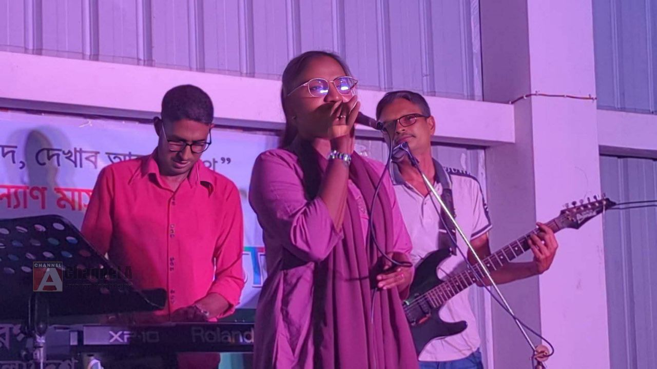 শিকড়ের টানে মঞ্চ মাতাচ্ছেন কিশোরগঞ্জের রুপা