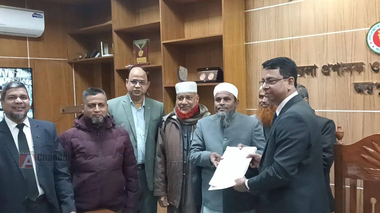 জয়পুরহাট-১ আসনে নির্বাচনী চমক: ১২ দলের নেতাদের সঙ্গে নিয়ে মনোনয়ন জমা দিলেন ফজলুর রহমান সাঈদ