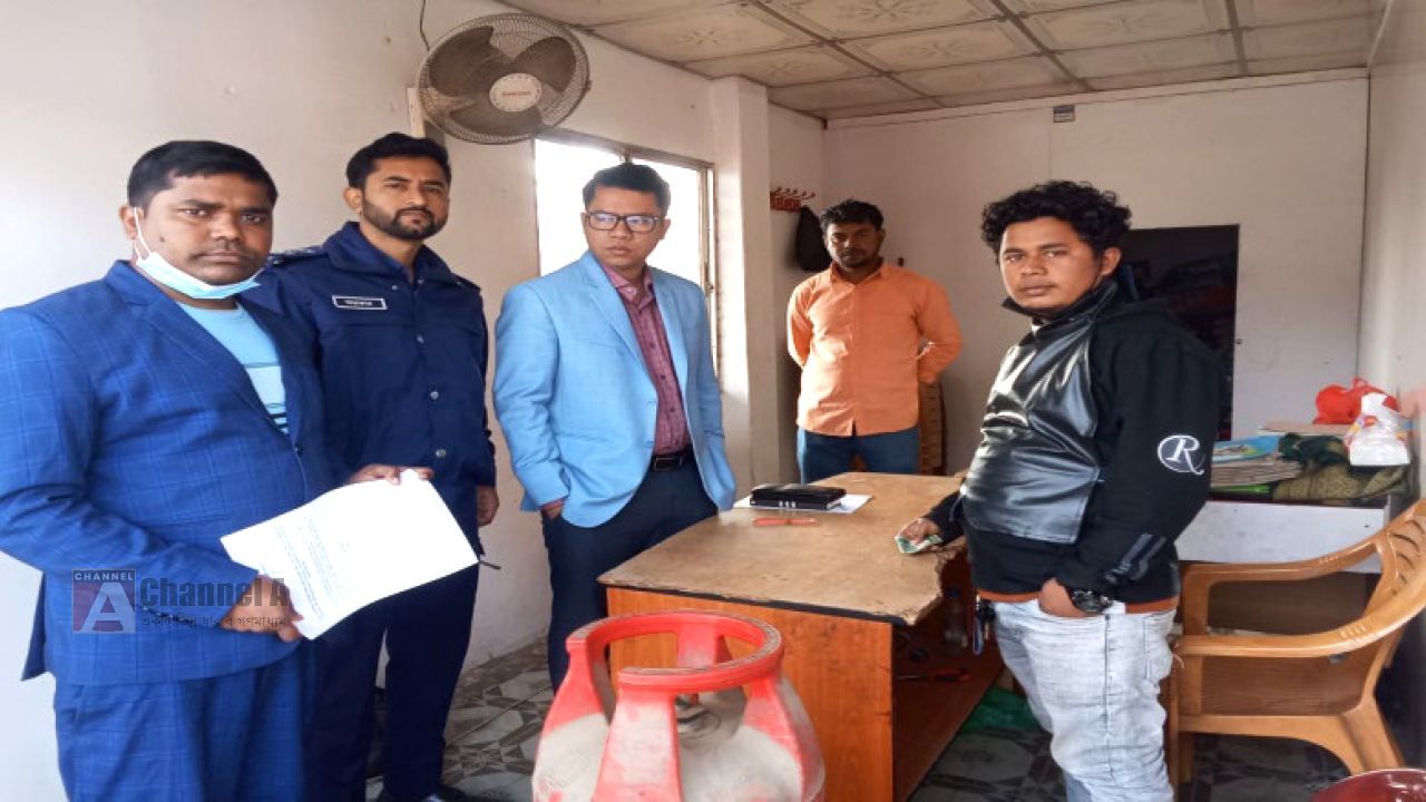 অতিরিক্ত দামে এলপি গ্যাস বিক্রির দায়ে কসবায় ভ্রাম্যমাণ আদালতের দুই ব্যবসায়ীকে জরিমানা