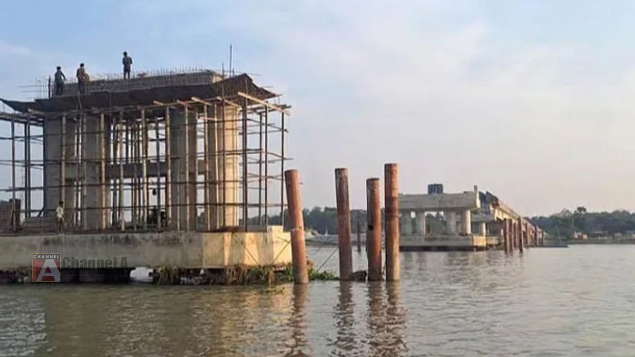 নড়াইলের নবগঙ্গা নদীর ওপর সেতু: দেড় বছরের কাজ আট বছরেও শেষ হয়নি