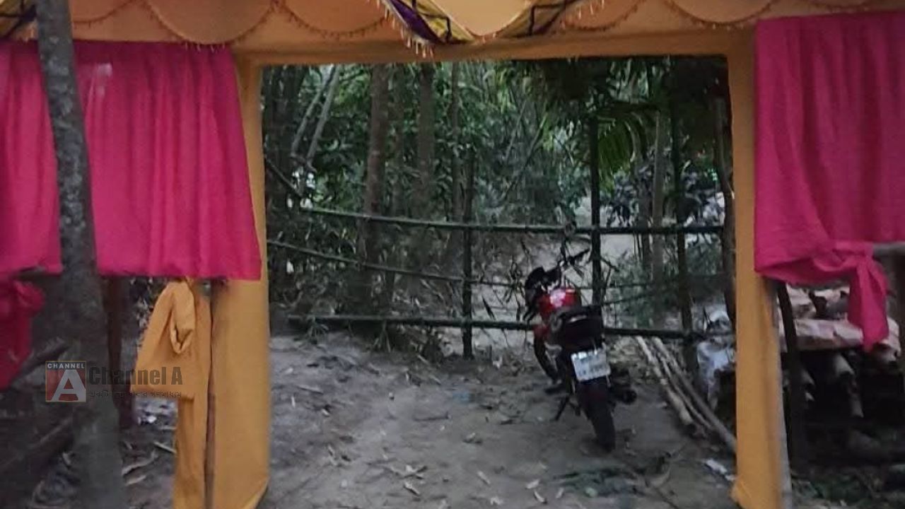 ভাতিজীর বিয়ের গেটে বাঁশের বেড়া! দাগনভুইয়ায় চাচাতো ভাইদের দখলদারি